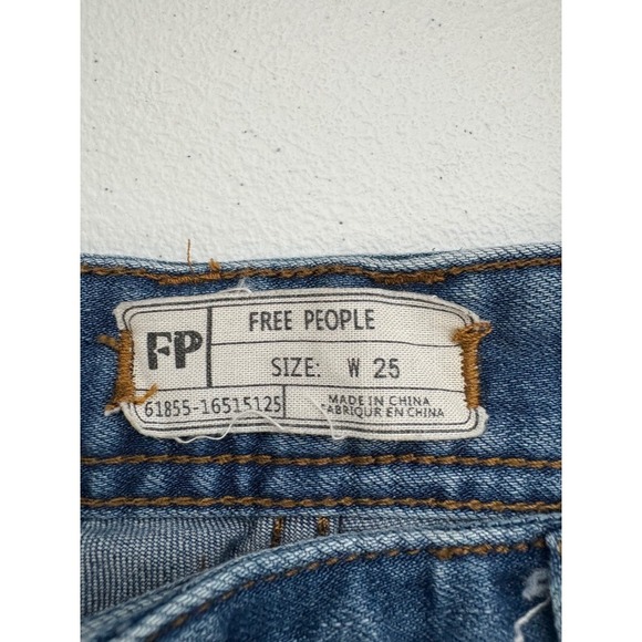 Free People Distressed Knee Fray Hem Denim Jeans Light Wash Size 25 - Picture 5 of 8